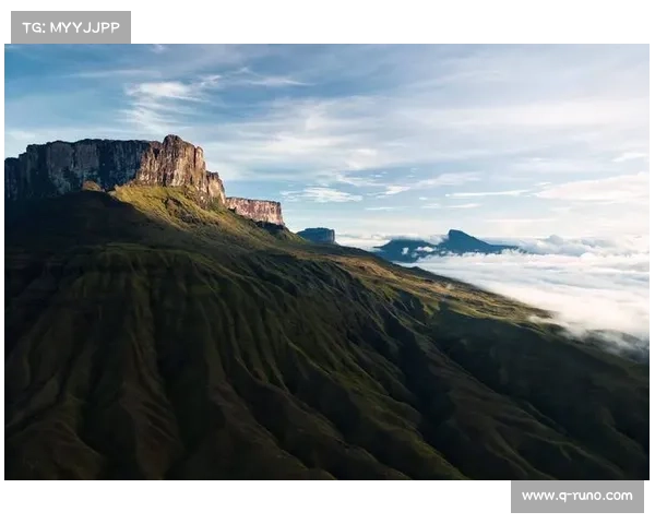 圭亚那与巴拿马的赛事(圭亚那与巴西交界处的瀑布)